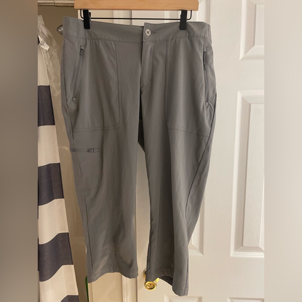 Columbia Gray Cargo Cropped Pants‎ Lightweight Relaxed Fit womens 14/16
